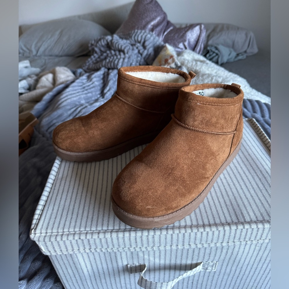 SO® Lupita Women's Cozy Mini Boots - 9
